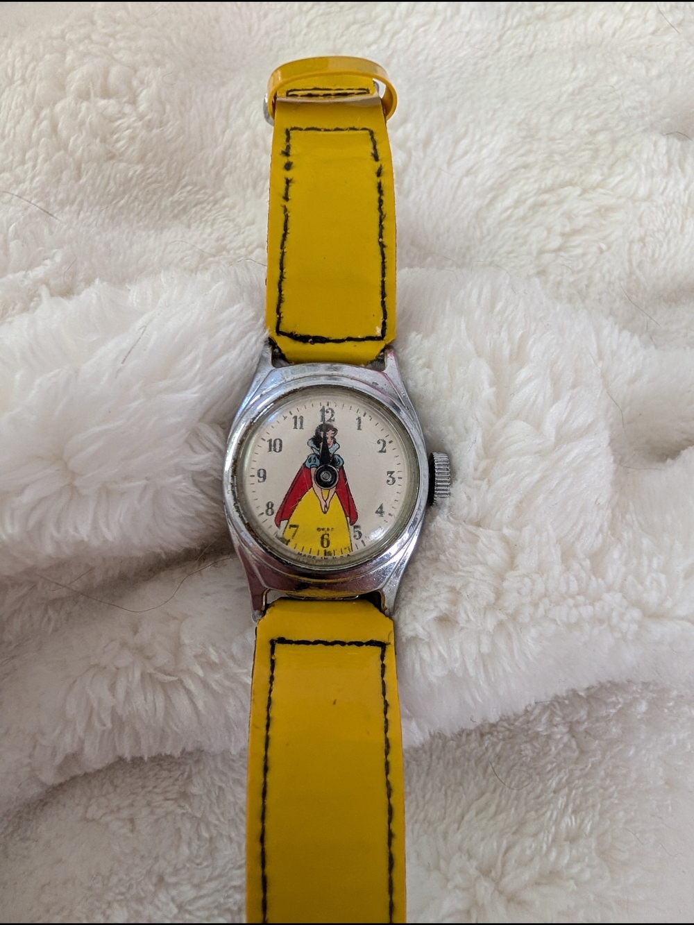 Vintage Snow White Character Watch Running Novelty Ladies Wrist Yellow Strap